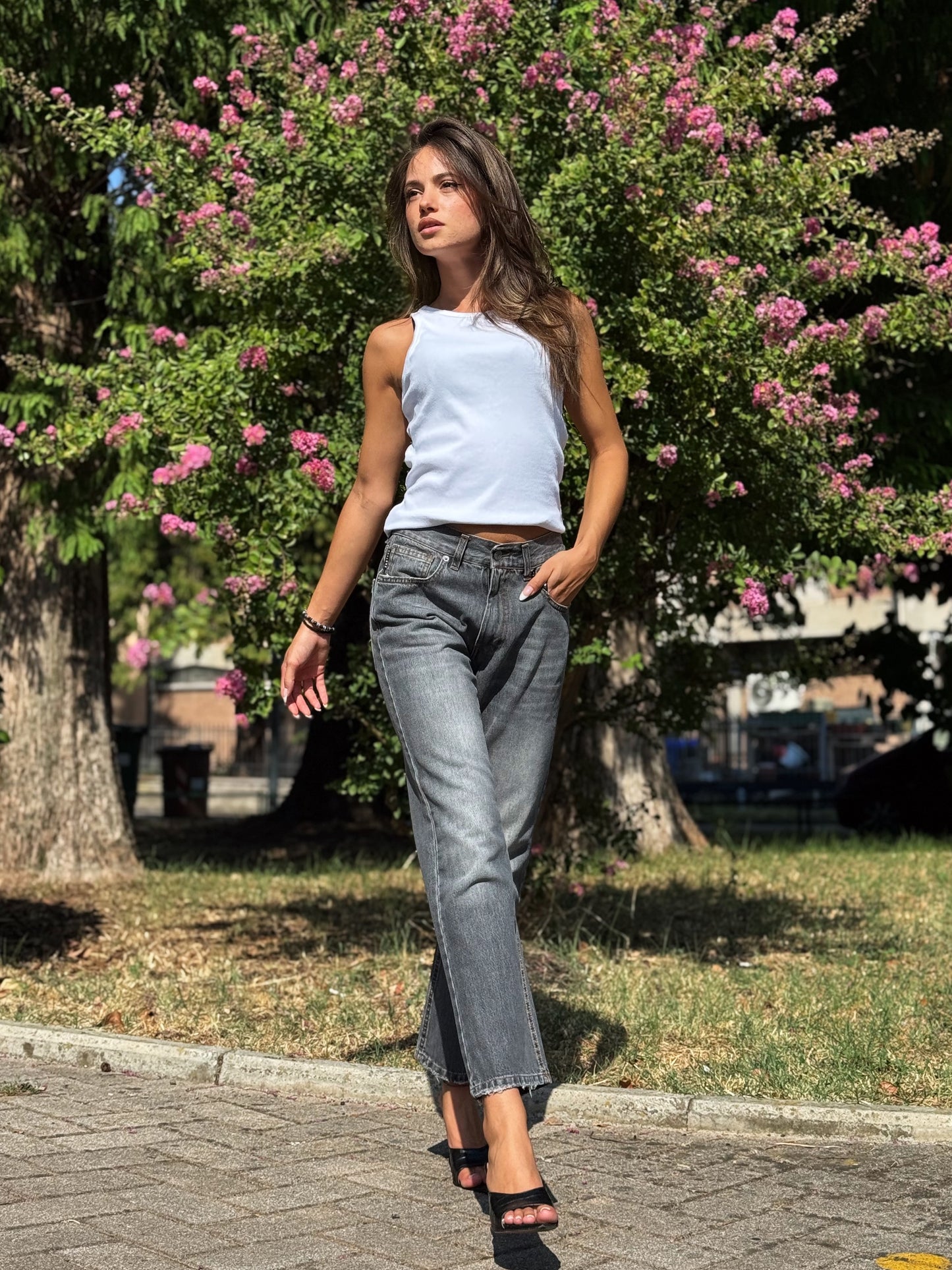 “JEANS MODELLO LILY GREY” Have one