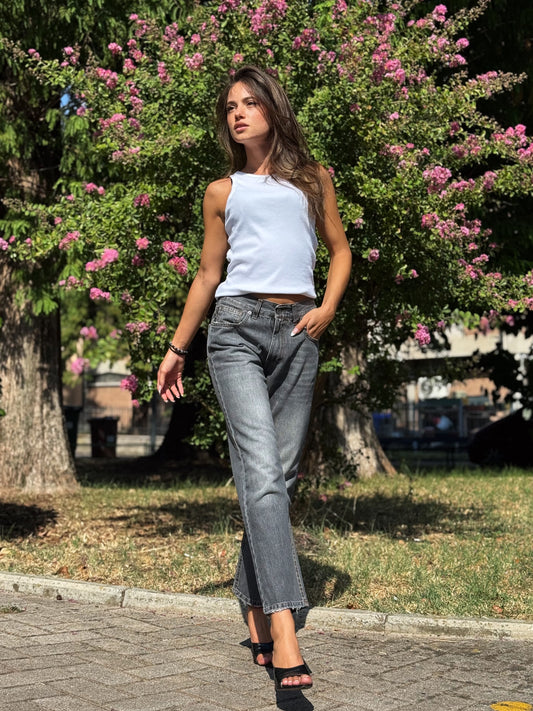 “JEANS MODELLO LILY GREY” Have one