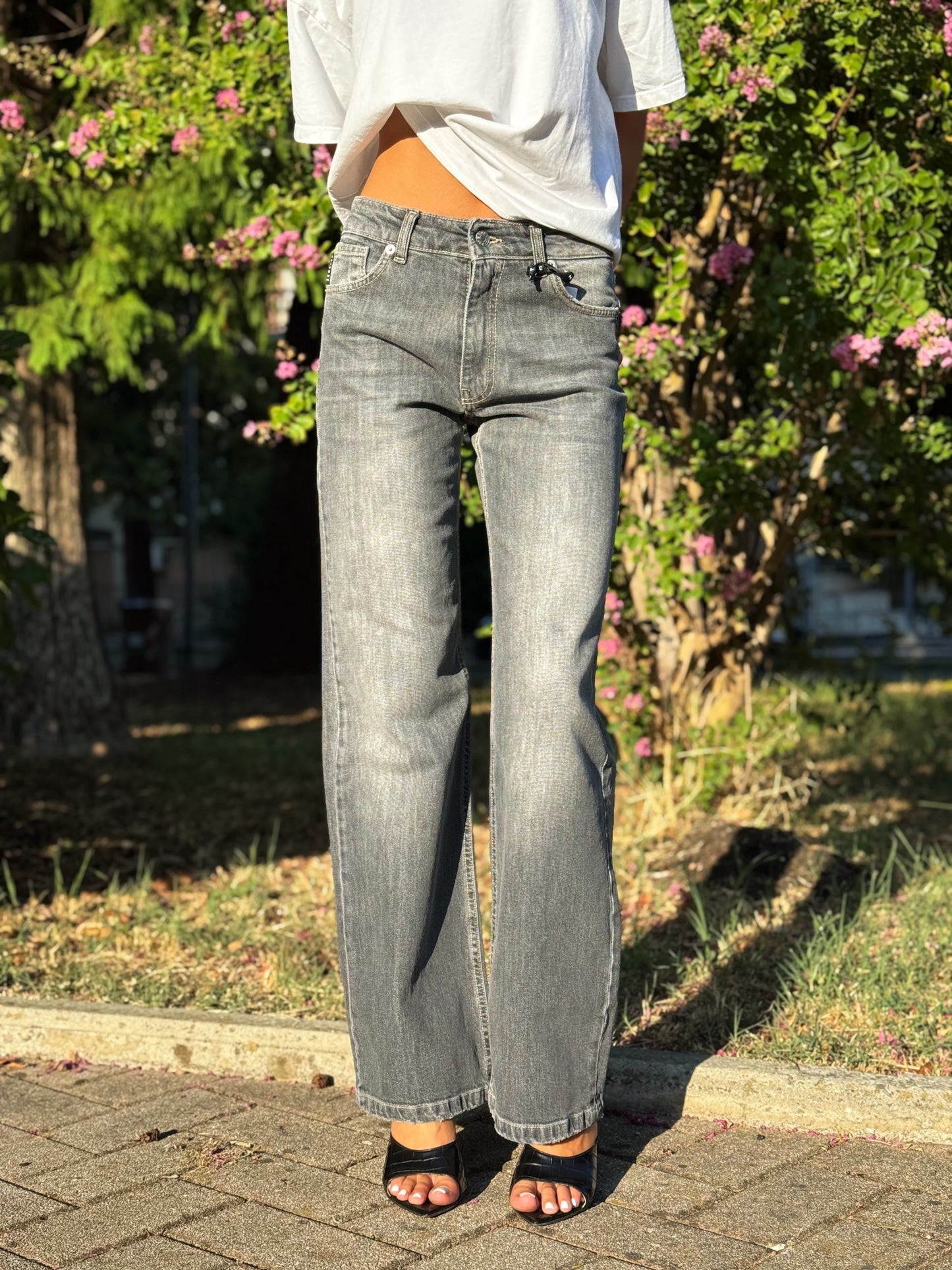 “JEANS MODELLO BENNY GREY” Have one