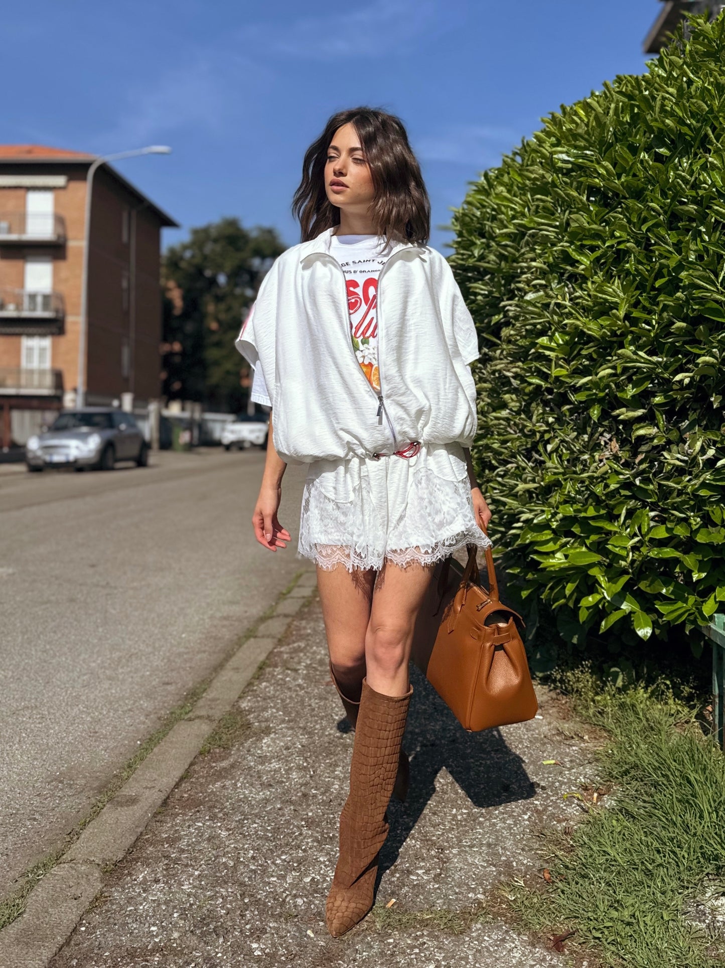 “SHORTS BORDO IN PIZZO” Have one