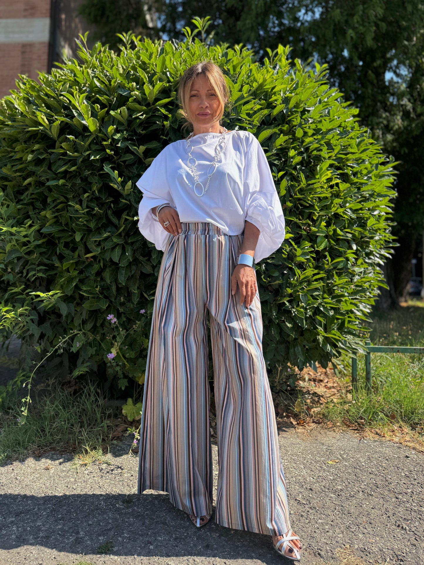 “SET BLUSA E PANTALONE” Kontatto
