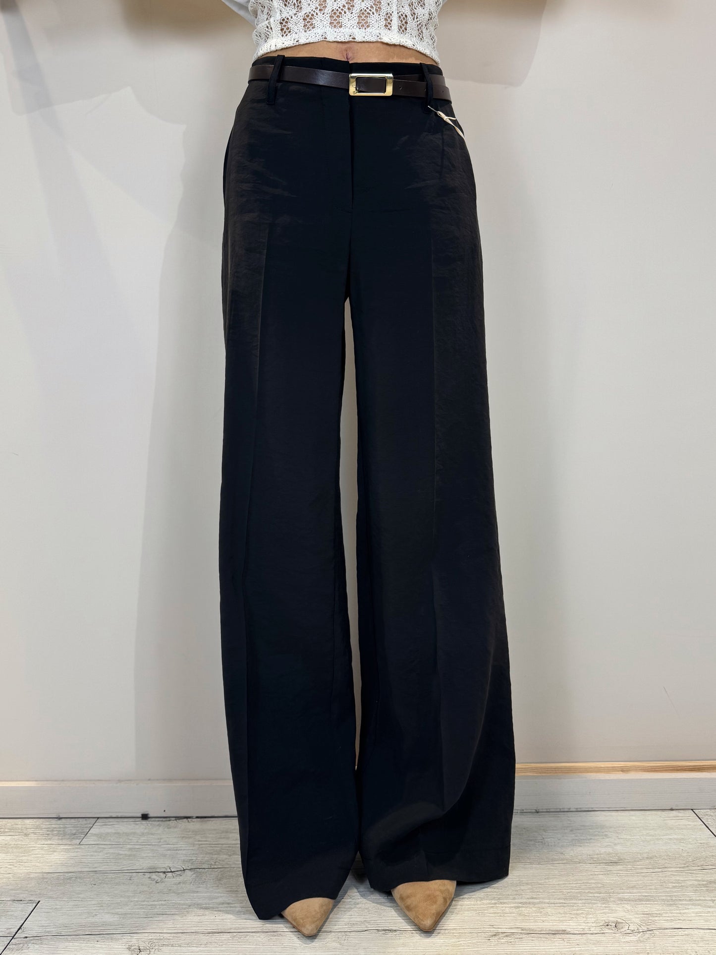 “PANTALONE CON CINTURA” Kontatto
