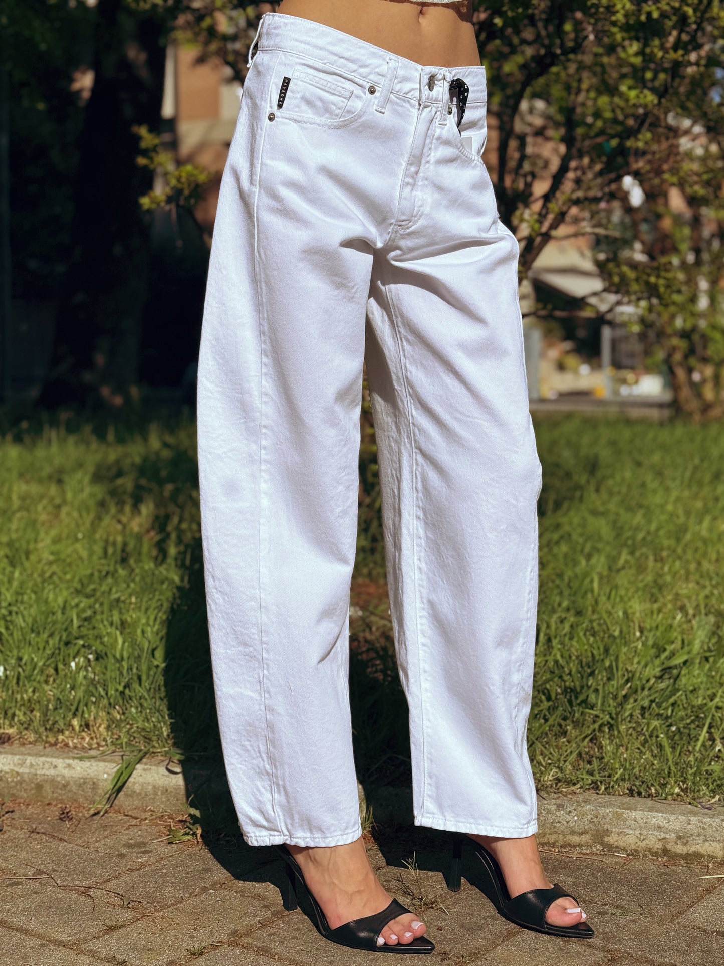 “JEANS LUCY BIANCO” have one