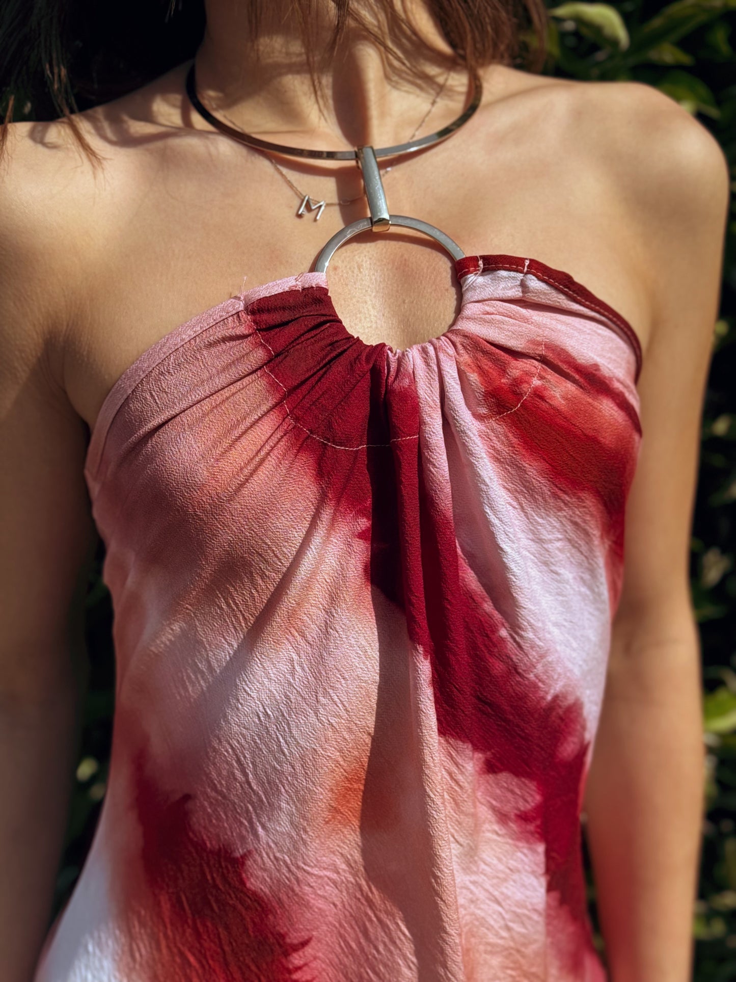 “ABITO LUNGO CON COLLANA” have one