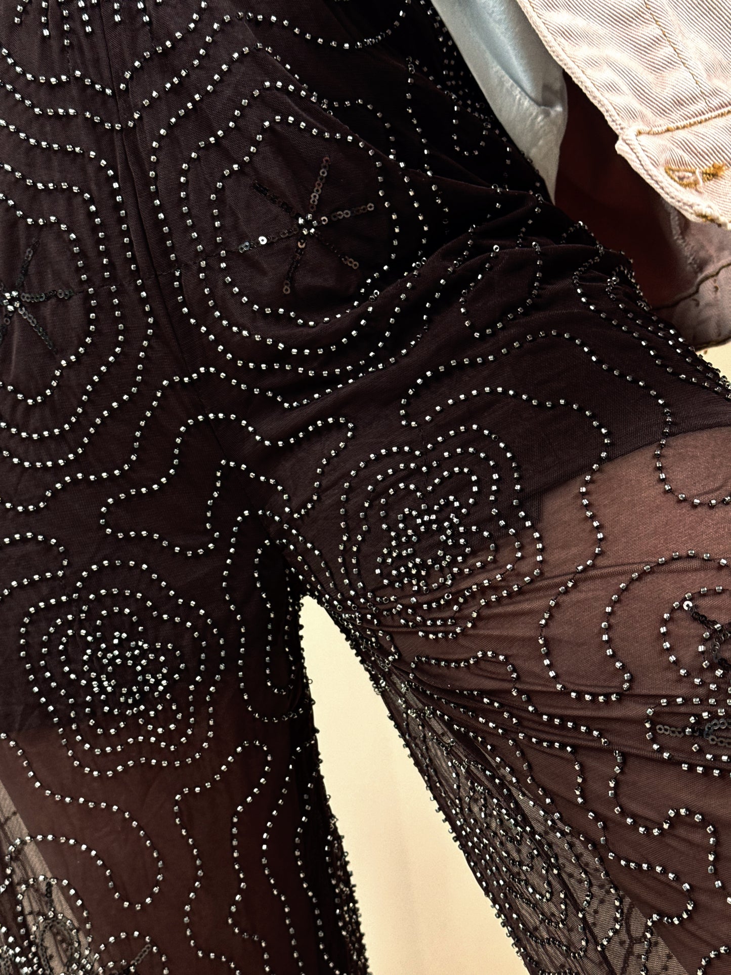 “PANTALONE CON RICAMI” Have one