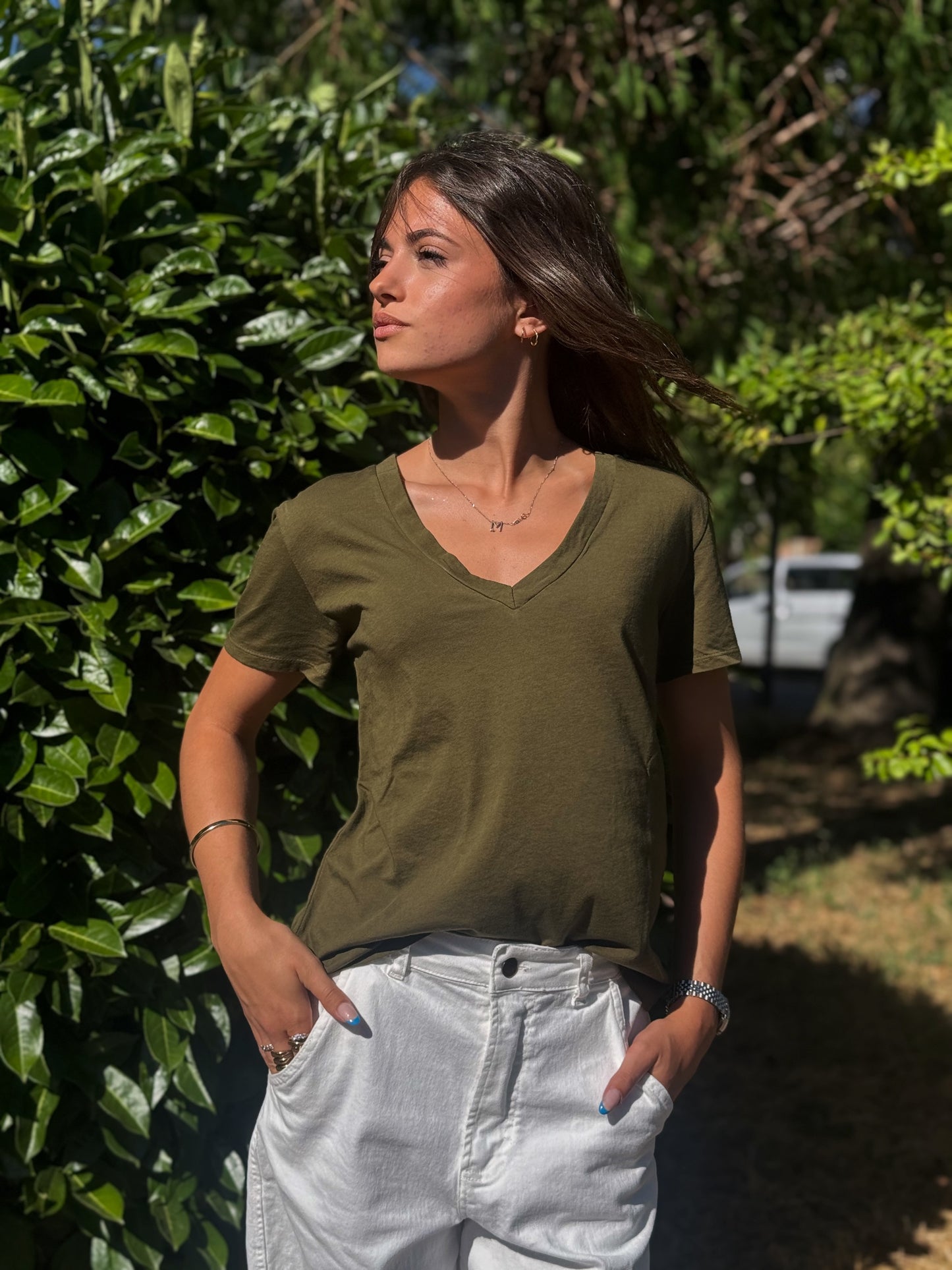 “T-SHIRT SCOLLO A V” Kontatto