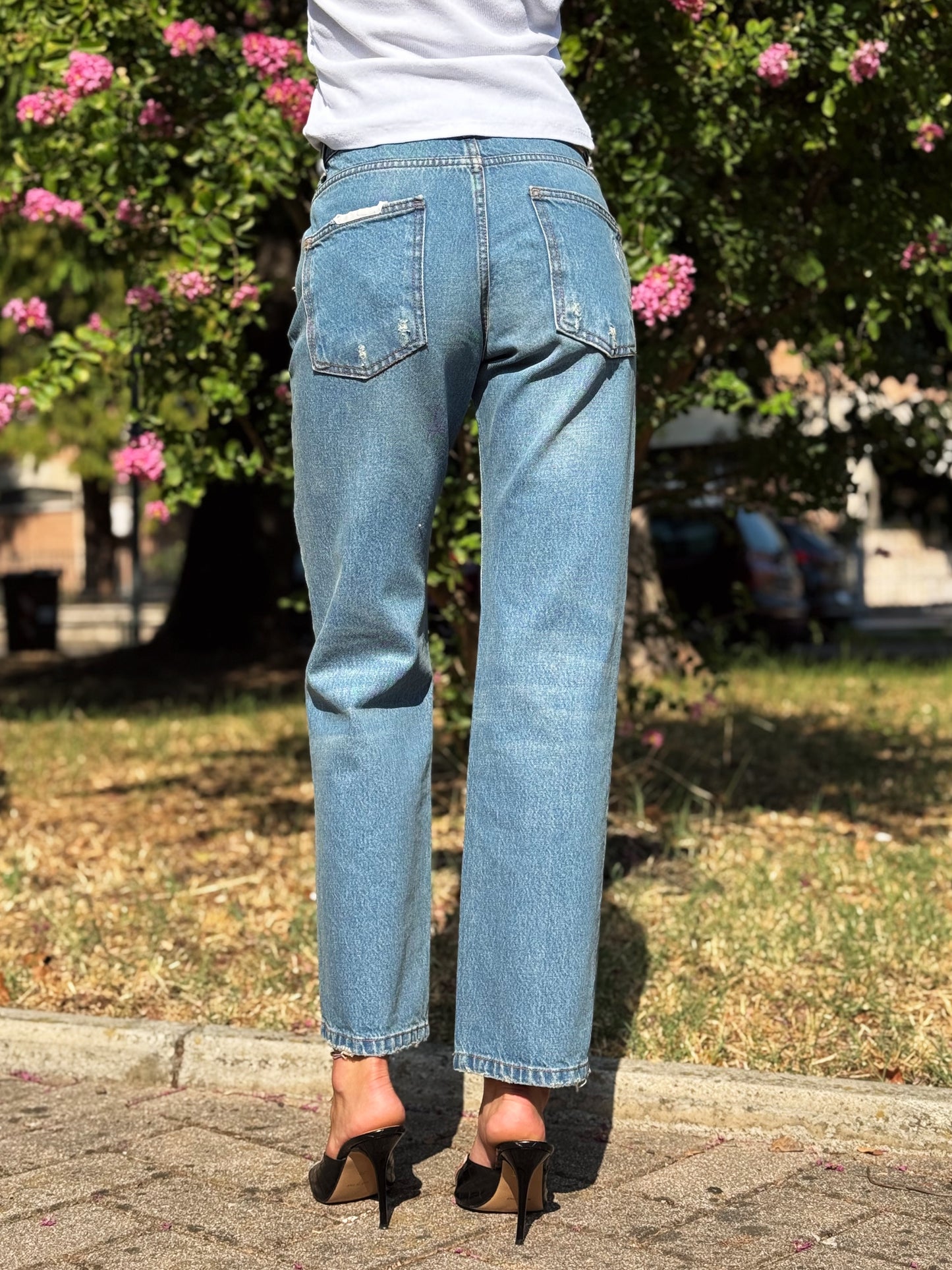 “JEANS MODELLO LILY” Have one