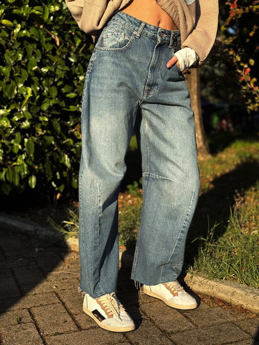 “JEANS MODELLO BARBARA DENIM” Have one