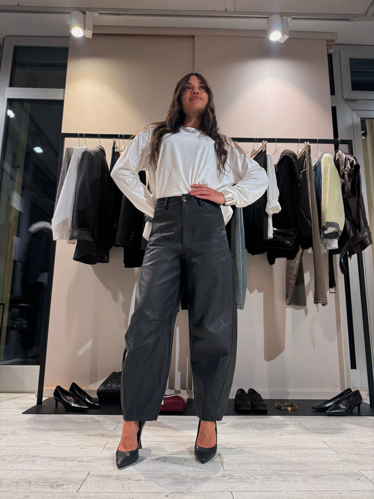 “PANTALONE ECOPELLE BALOON” Have one