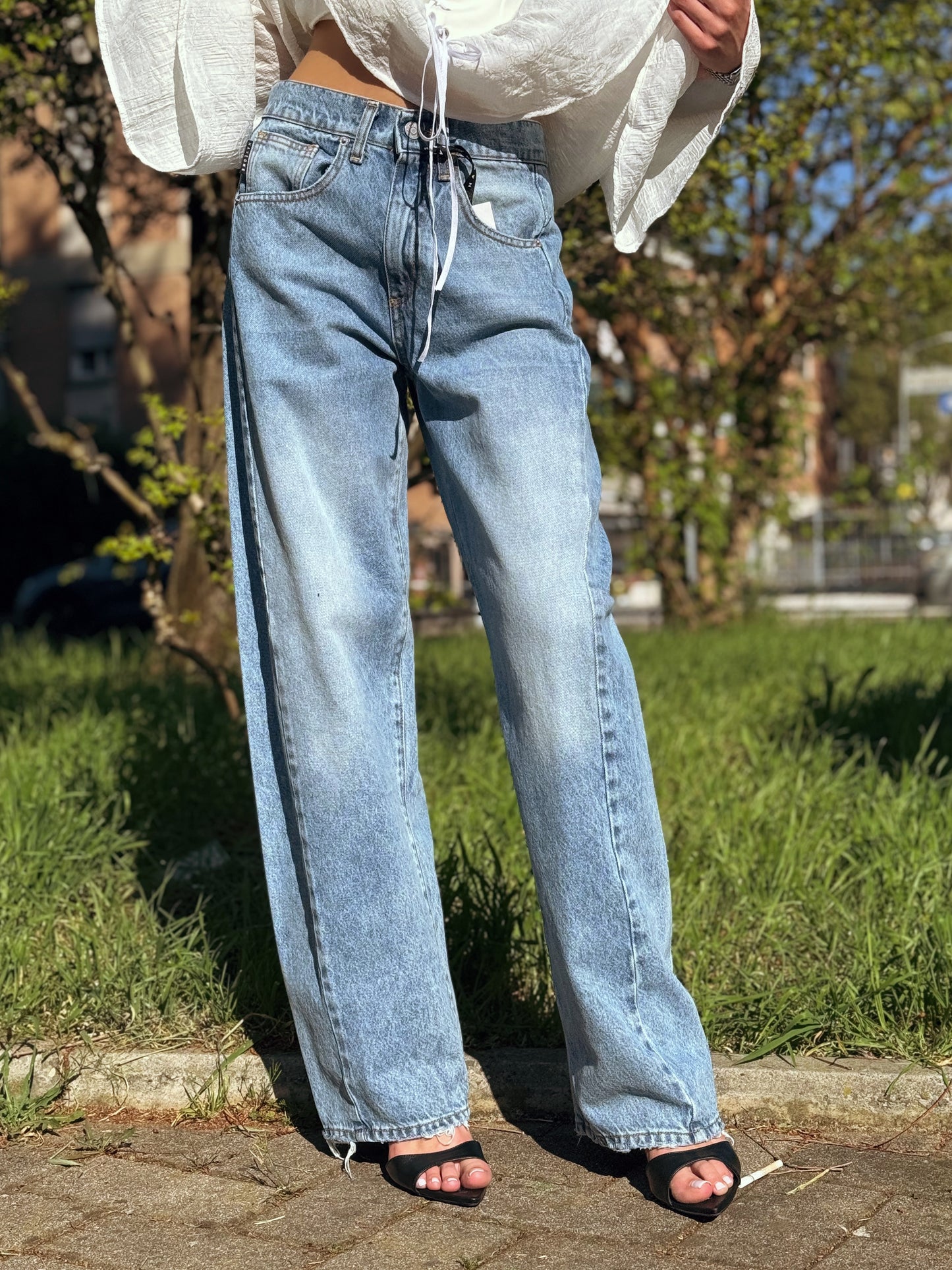 “JEANS MODELLO LUCY” Have one