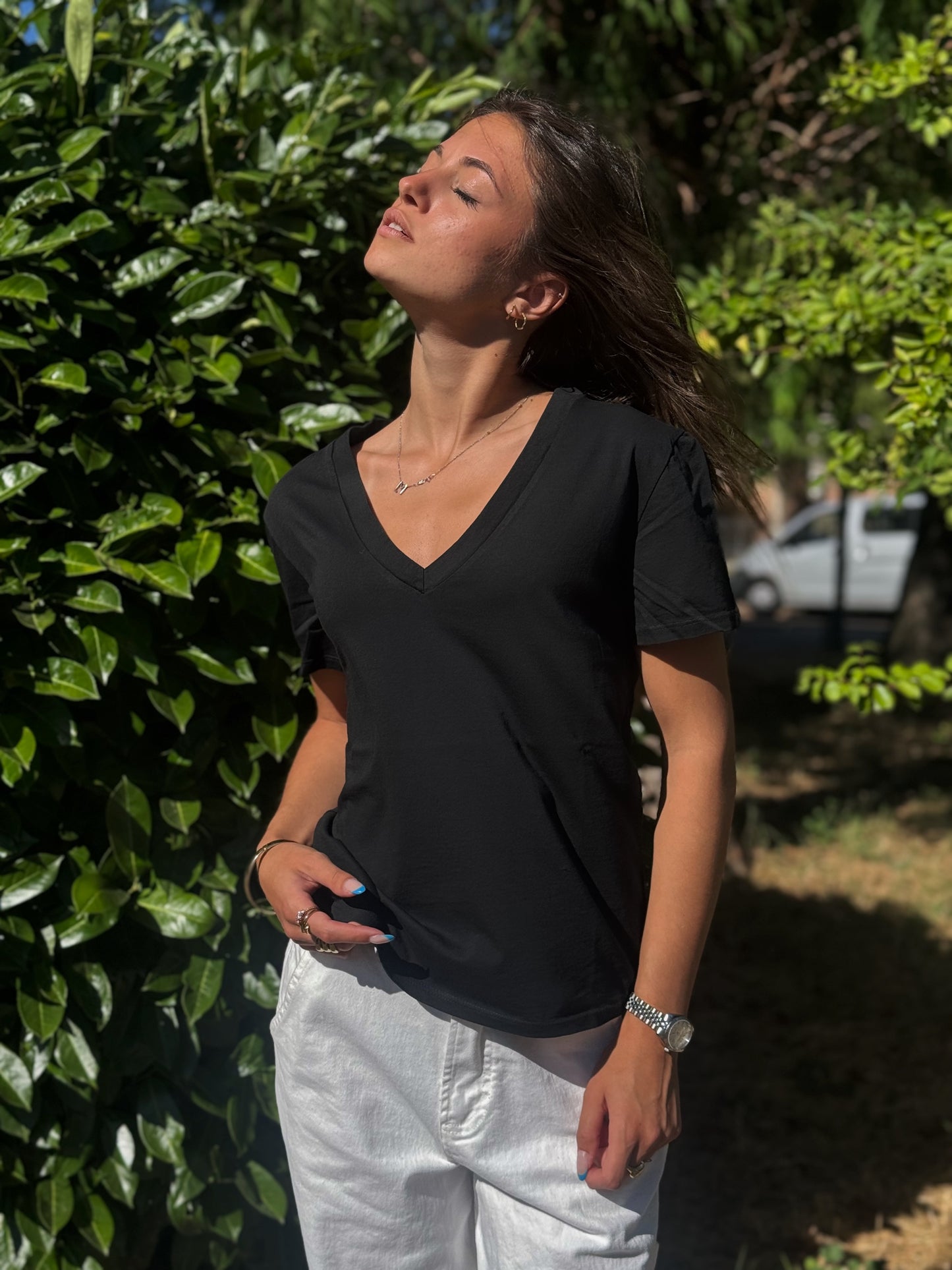 “T-SHIRT SCOLLO A V” Kontatto