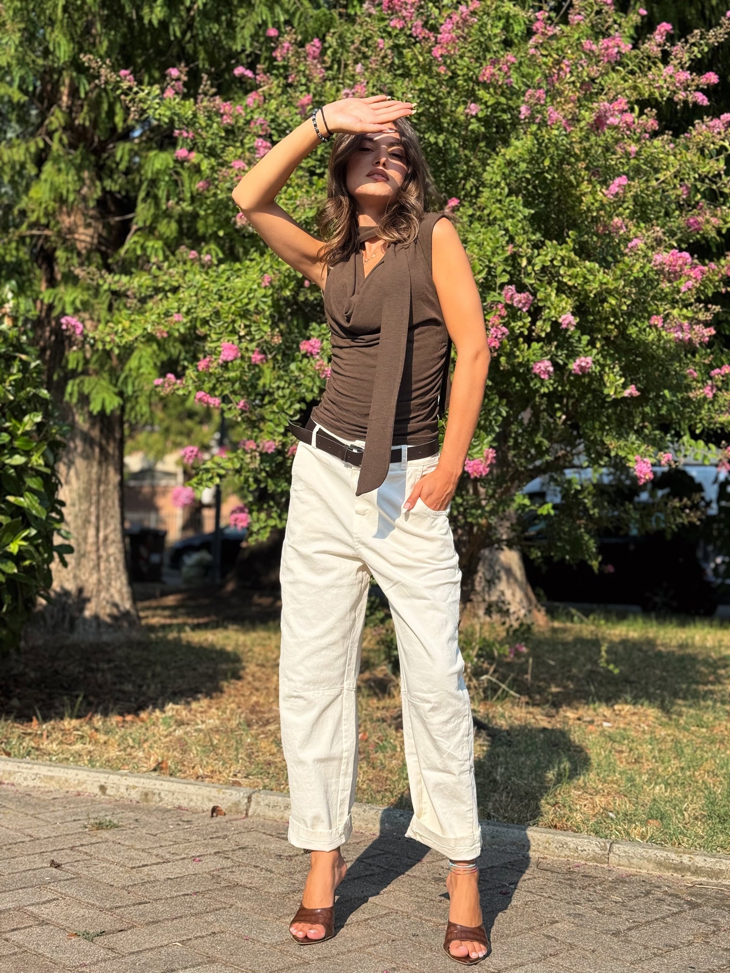 “PANTALONE BARREL CON CINTURA” Kontatto