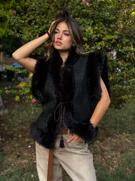“GILET-MONTONE SMANICATO CROP” have one