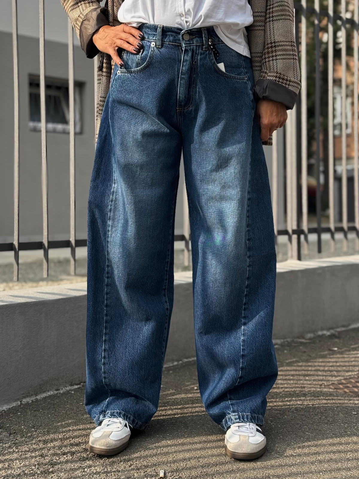 “JEANS MODELLO LUCY DENIM” Have one