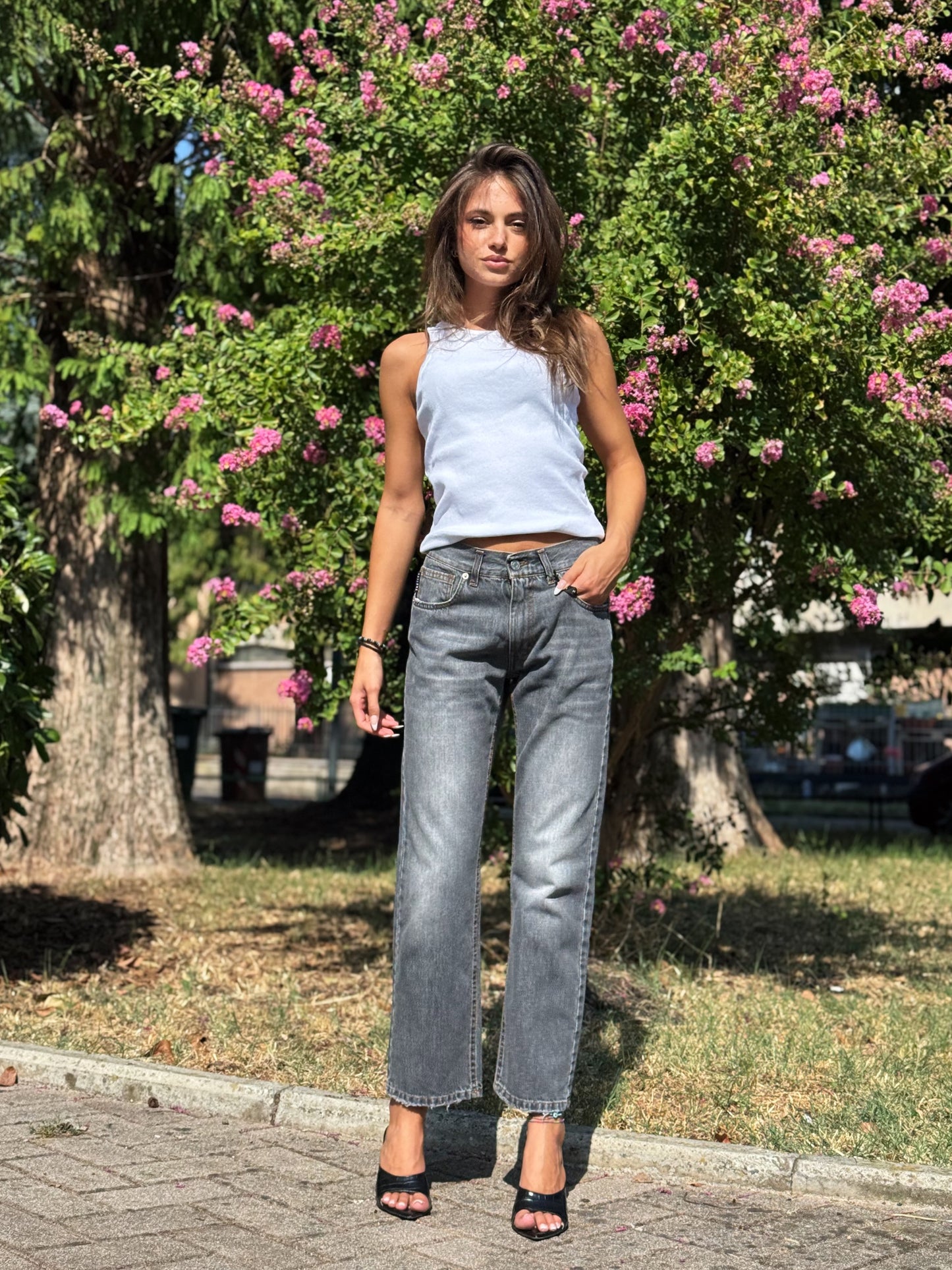 “JEANS MODELLO LILY GREY” Have one