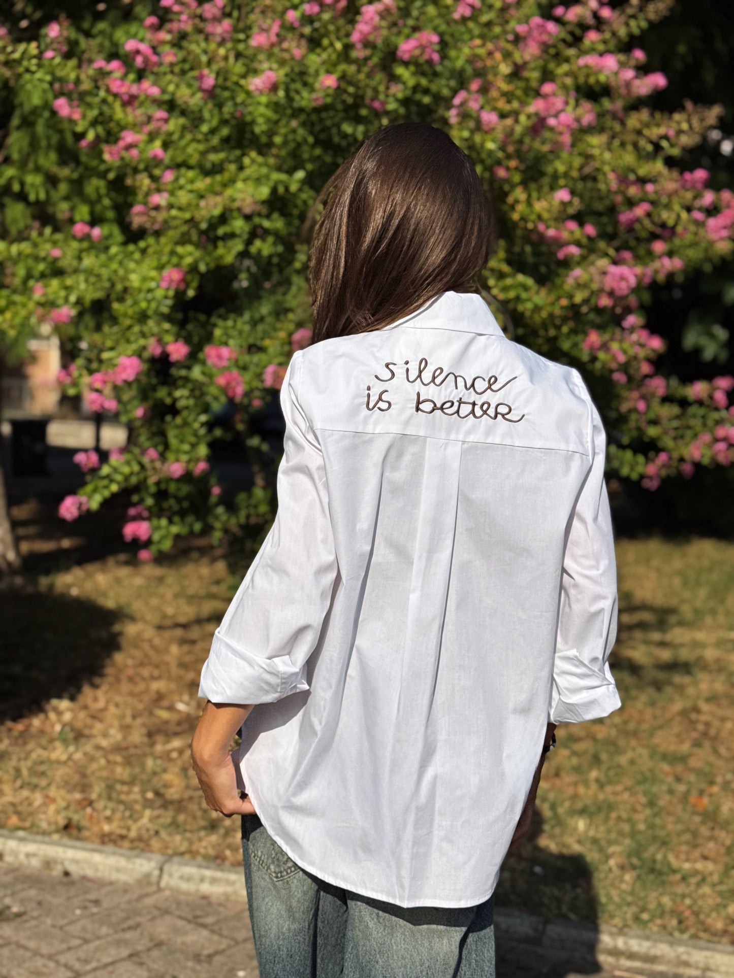 “CAMICIA -SILENCE IS BETTER- IN COTONE“ Kontatto