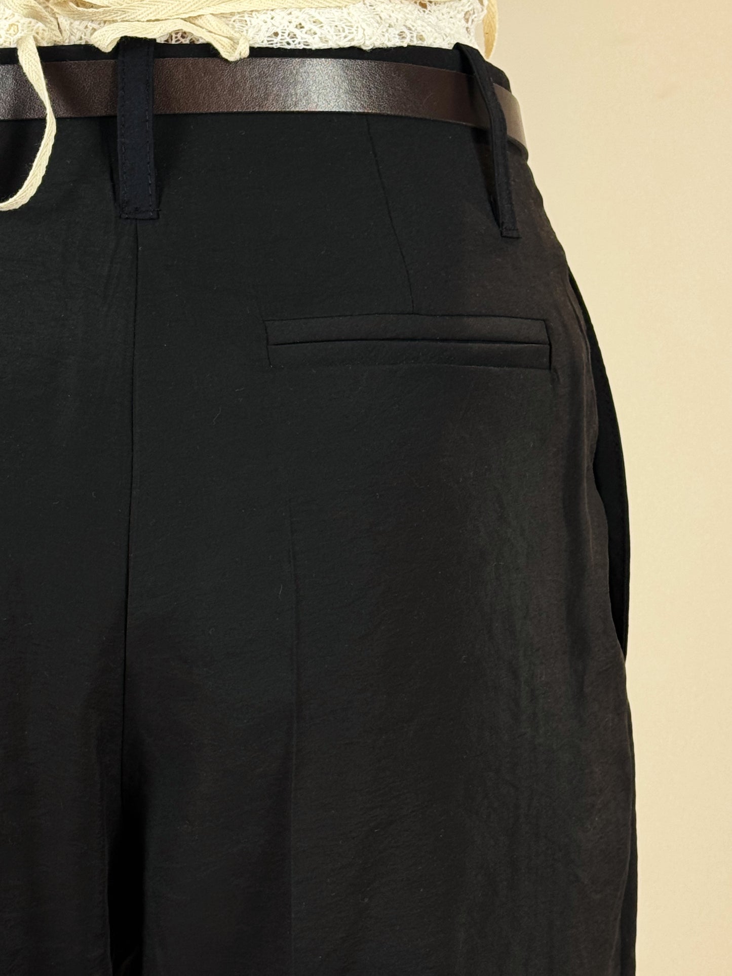 “PANTALONE CON CINTURA” Kontatto