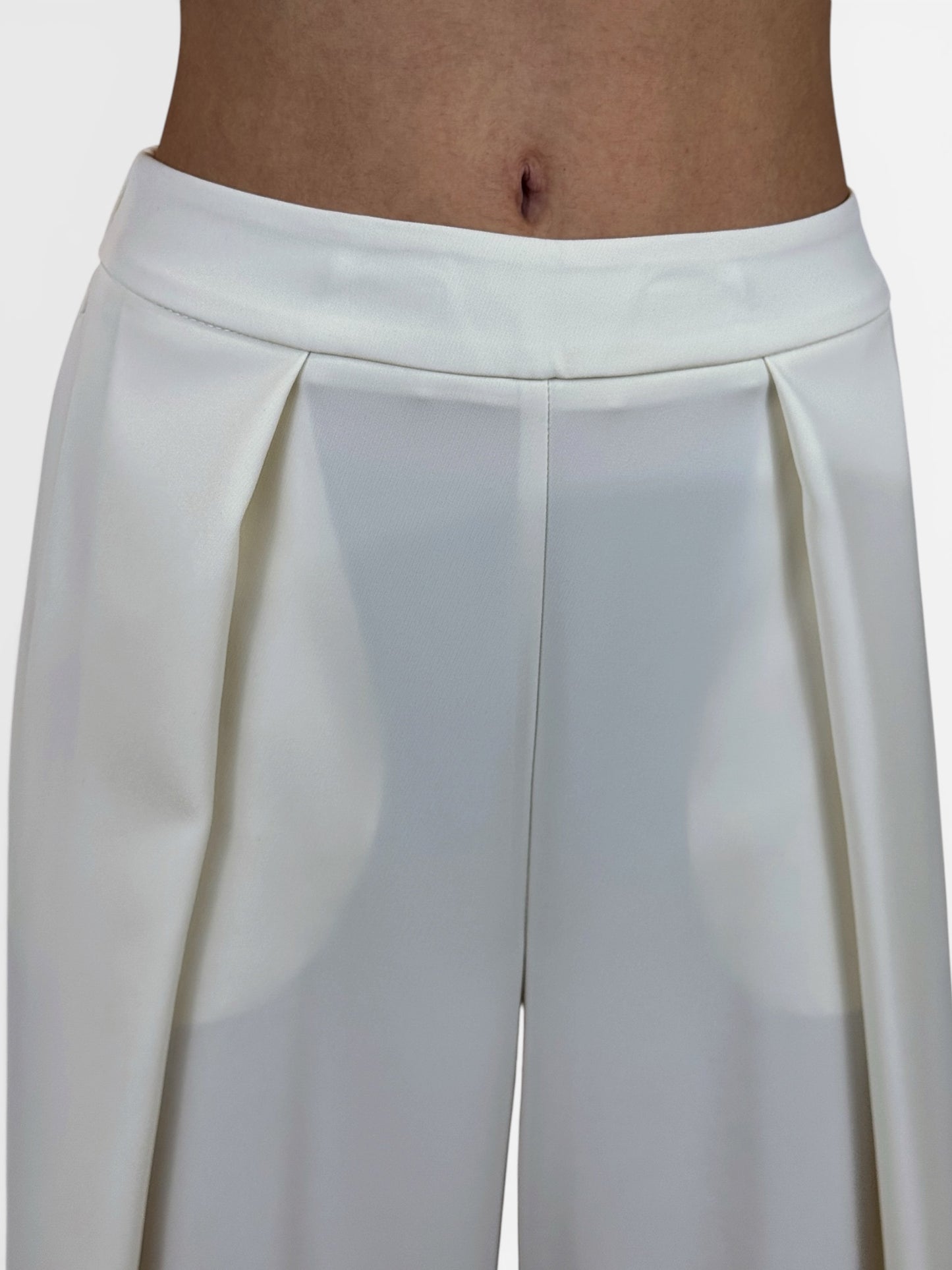 “PANTALONE CON PINCES”