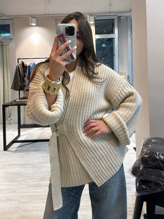 “CARDIGAN CON CINTURA” kontatto