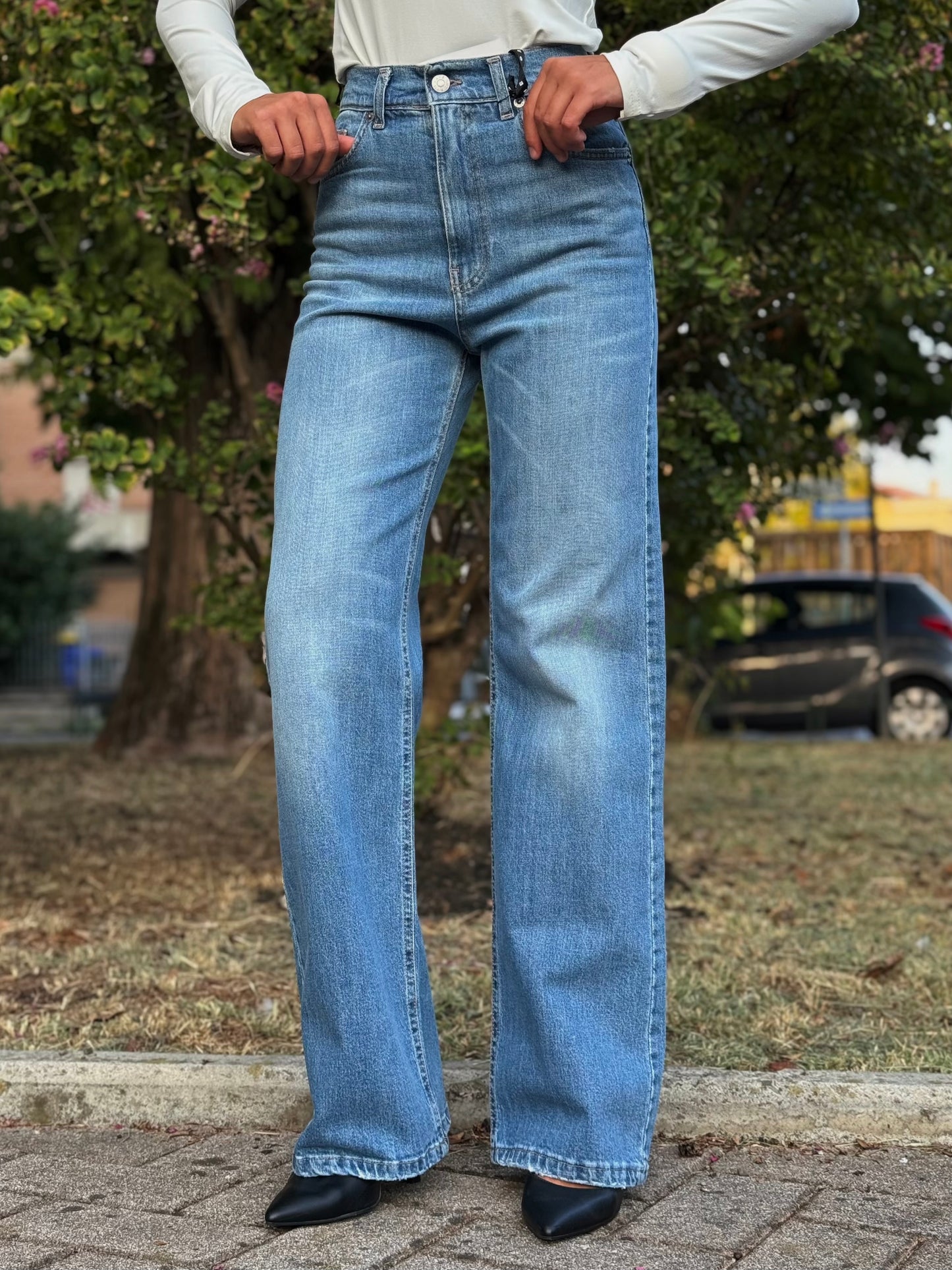 “JEANS MODELLO LONDON CHIARO” Have one