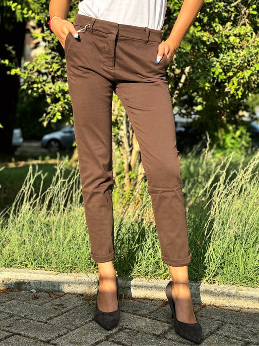 “PANTALONE MODELLO CHINO” kontatto
