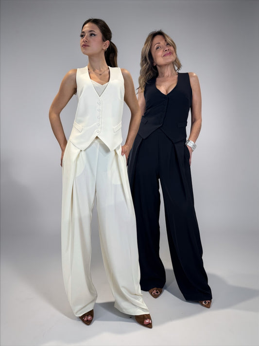 “PANTALONE CON PINCES”