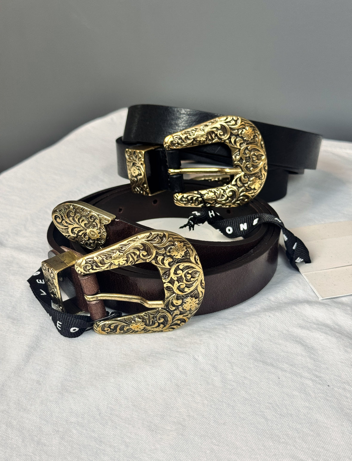 “CINTURA FIBBIA DORATA” Have one