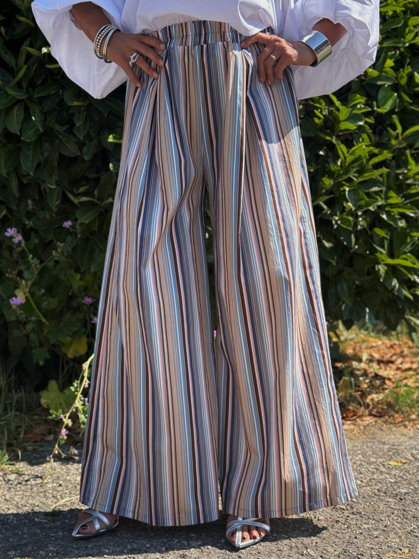 “SET BLUSA E PANTALONE” Kontatto