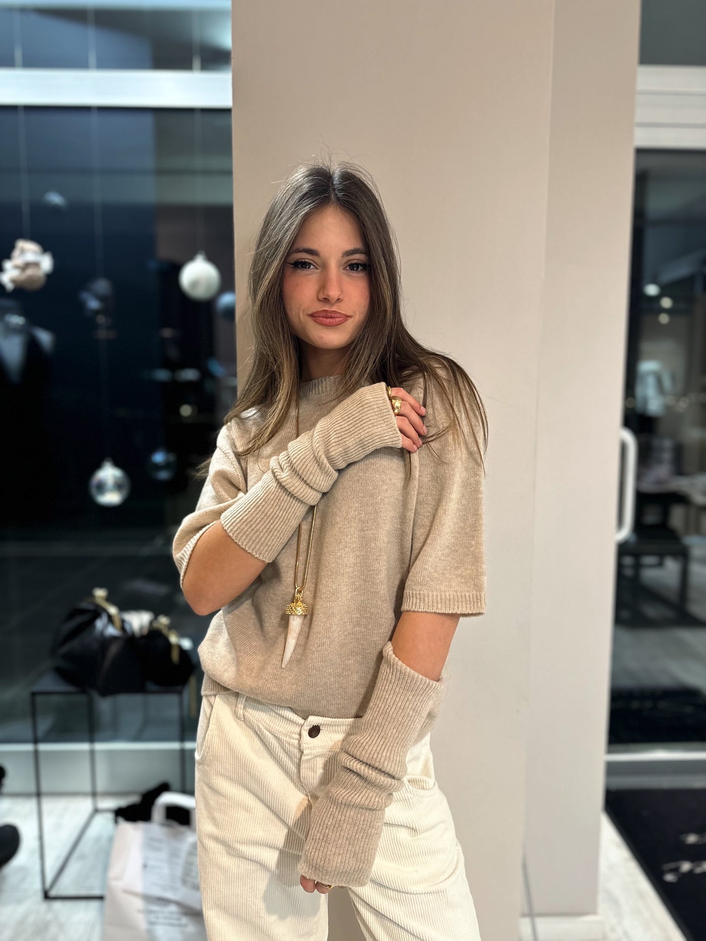 “MAGLIA GIROCOLLO CON MANICOTTI” Kontatto