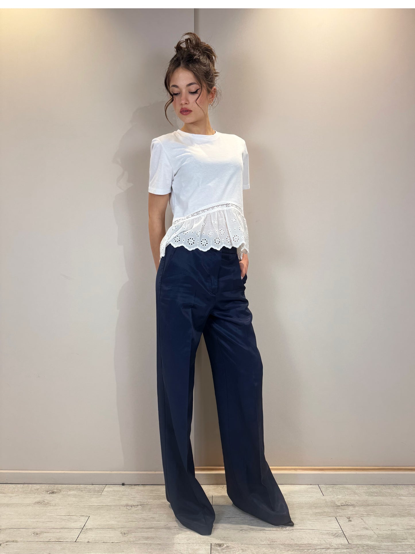 “PANTALONE EFFETTO LUCIDO” Kontatto