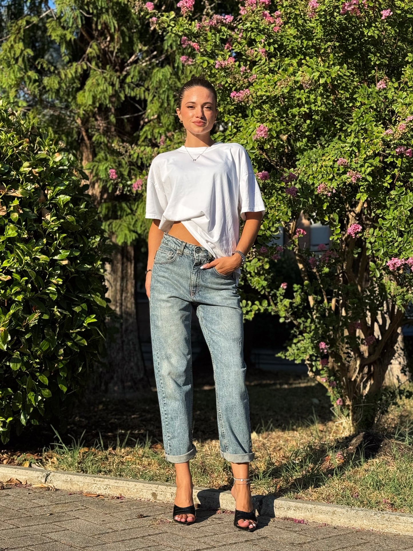 “JEANS MODELLO LOUIS CHIARO” Have one