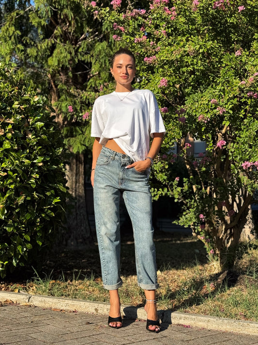 “JEANS MODELLO LOUIS CHIARO” Have one
