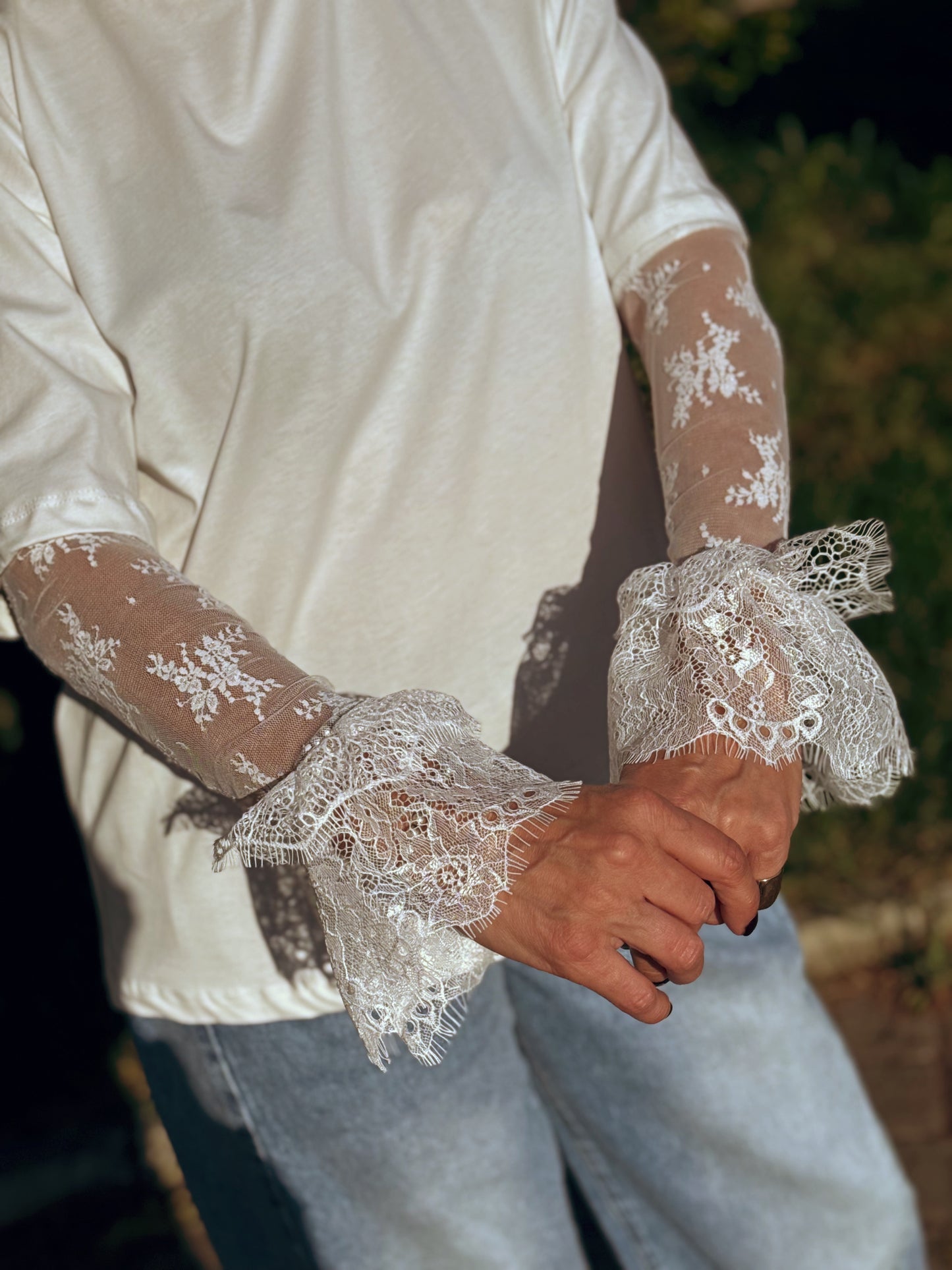 “T-SHIRT MANICA IN PIZZO” Have one