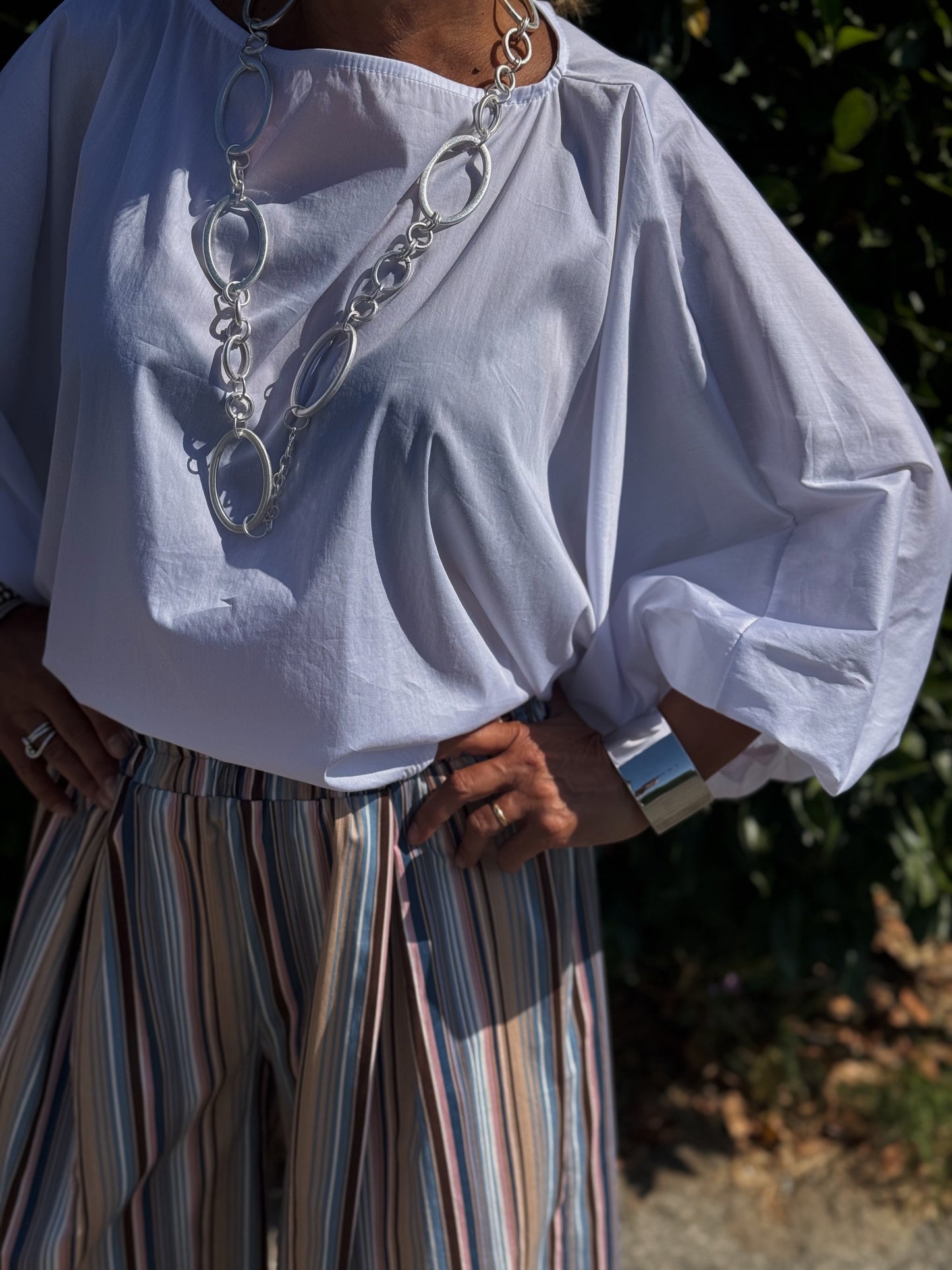 “SET BLUSA E PANTALONE” Kontatto
