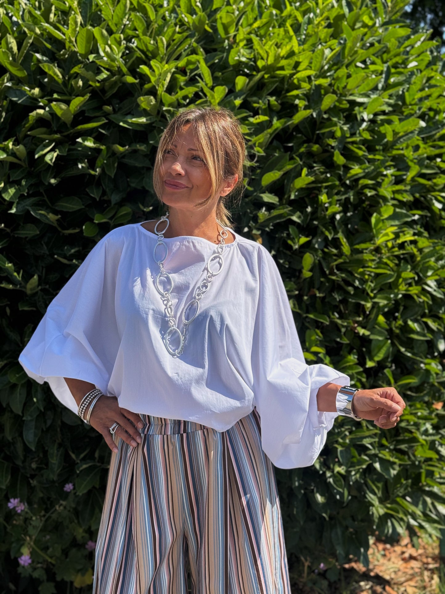 “SET BLUSA E PANTALONE” Kontatto