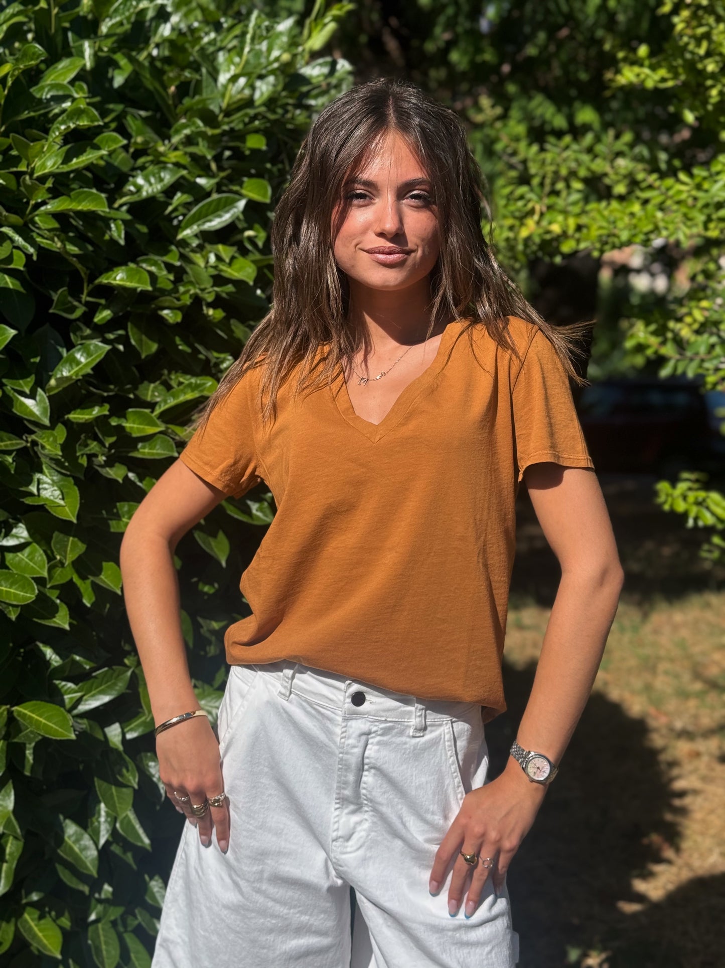 “T-SHIRT SCOLLO A V” Kontatto