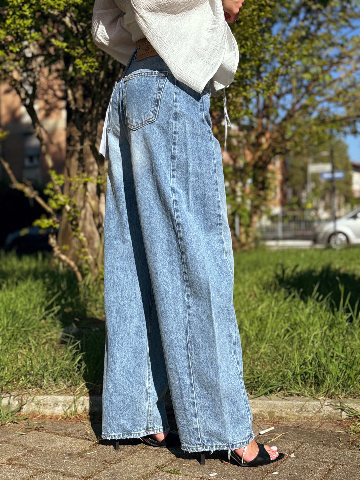 “JEANS MODELLO LUCY” Have one