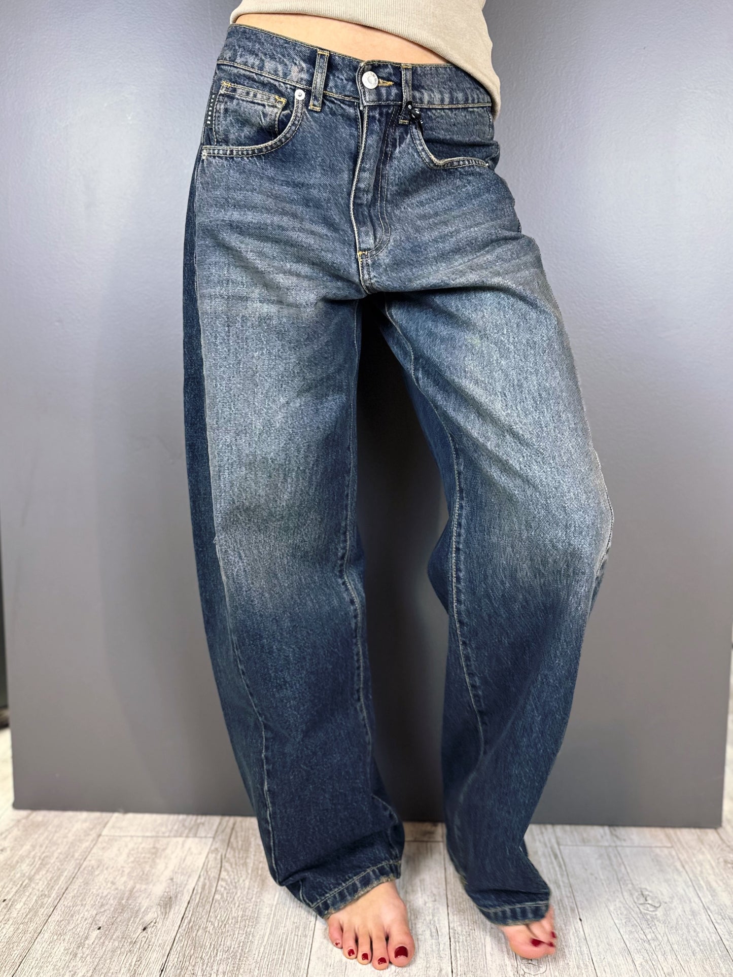 “JEANS MODELLO LUCY” Have one