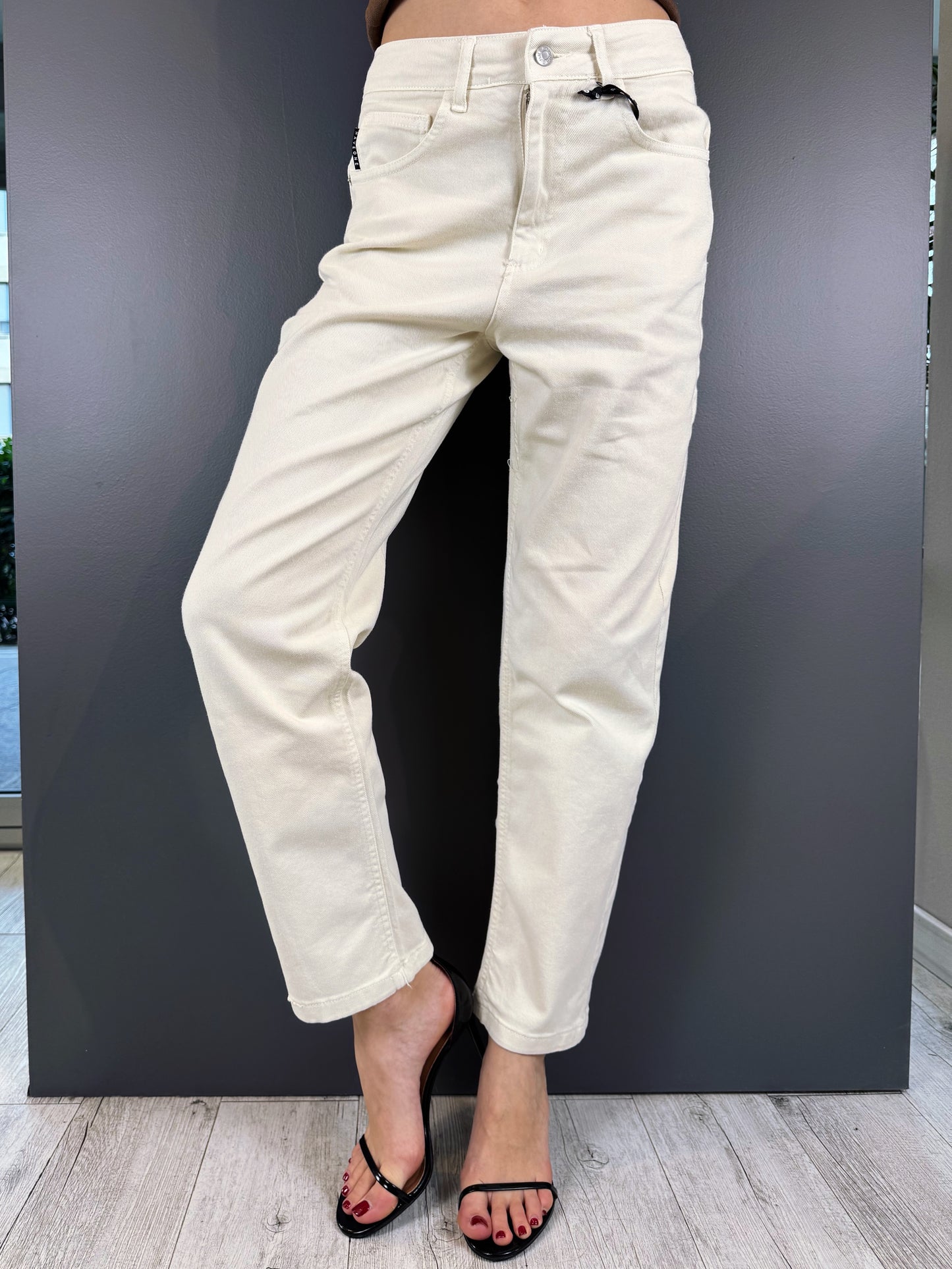 “JEANS MODELLO LOUIS” have one