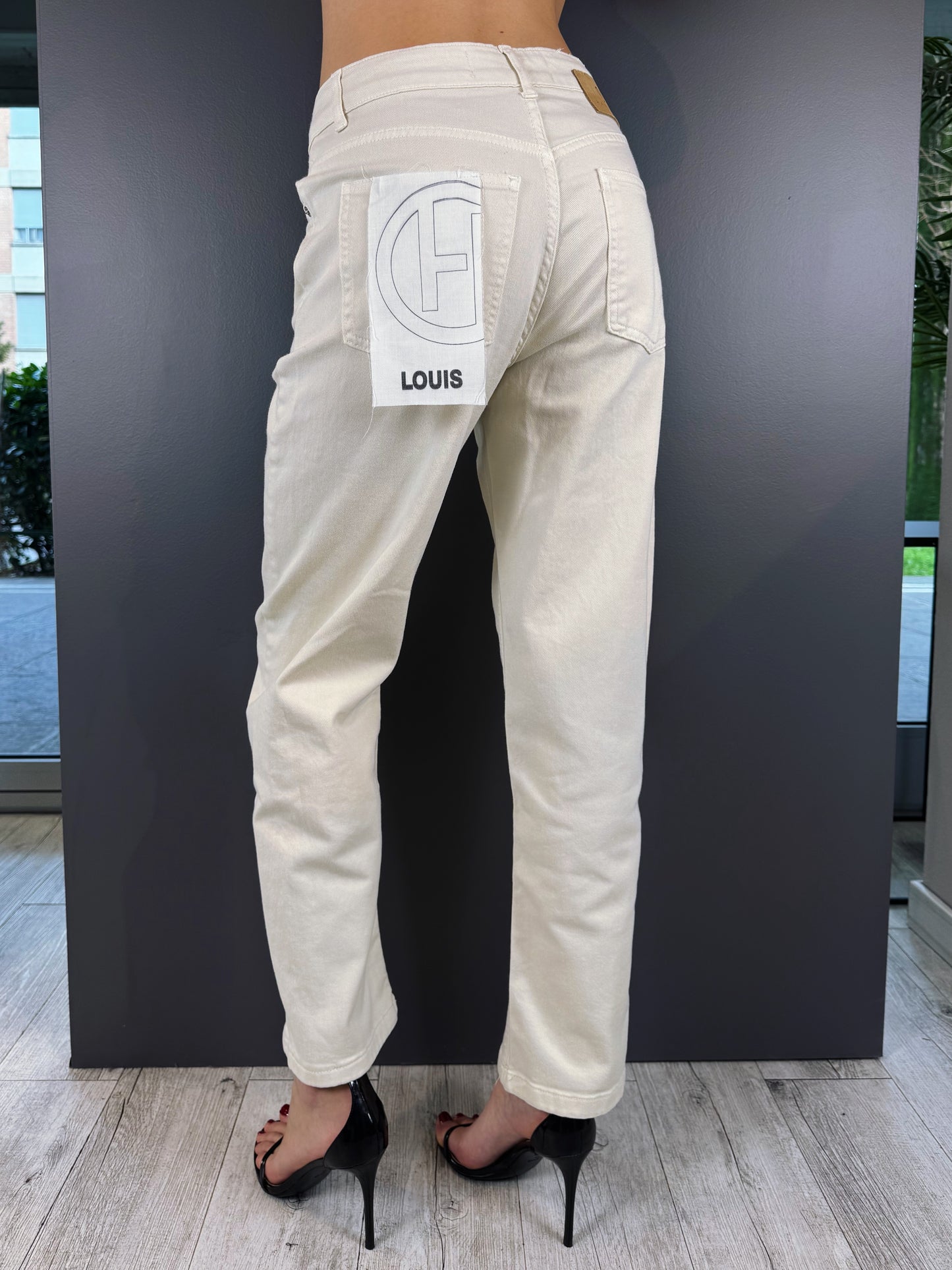 “JEANS MODELLO LOUIS” have one