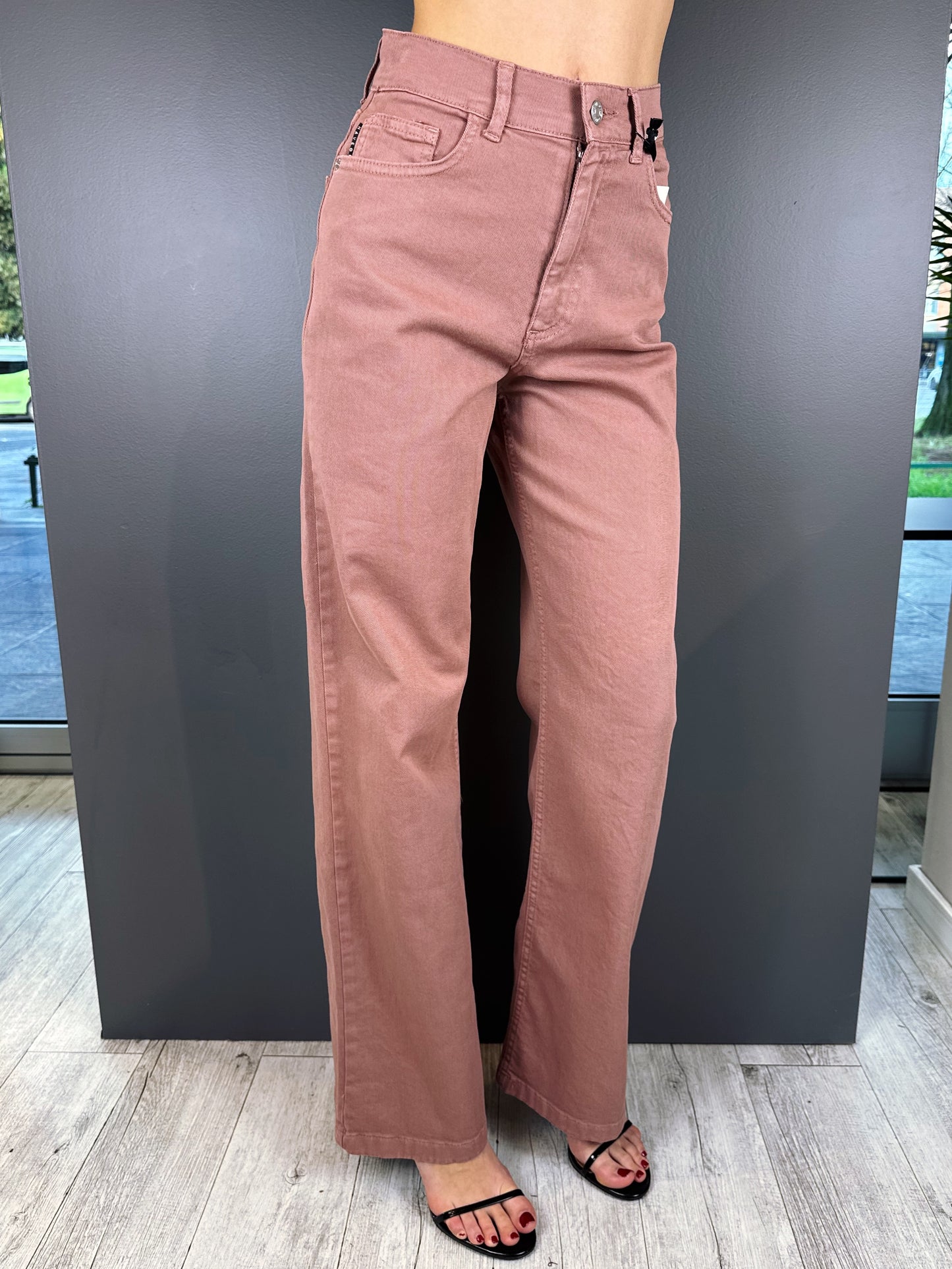 “JEANS MODELLO LONDON” have one