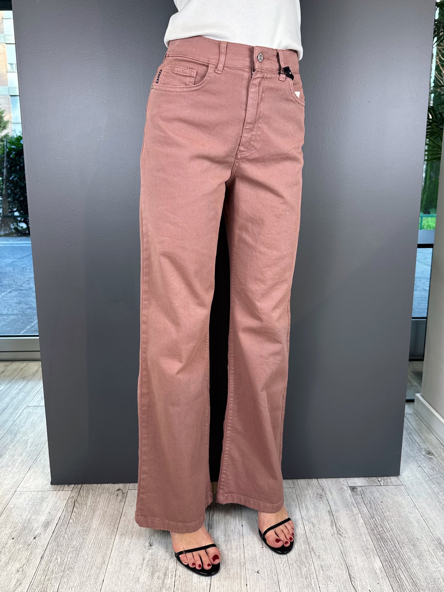 “JEANS MODELLO LONDON” have one