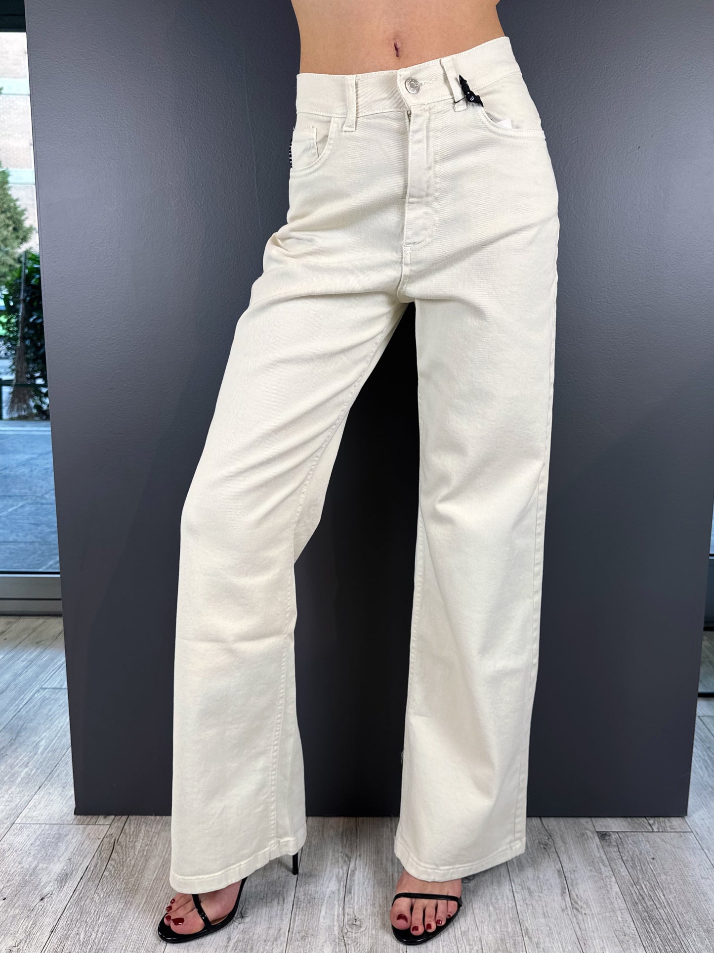 “JEANS MODELLO LONDON” have one