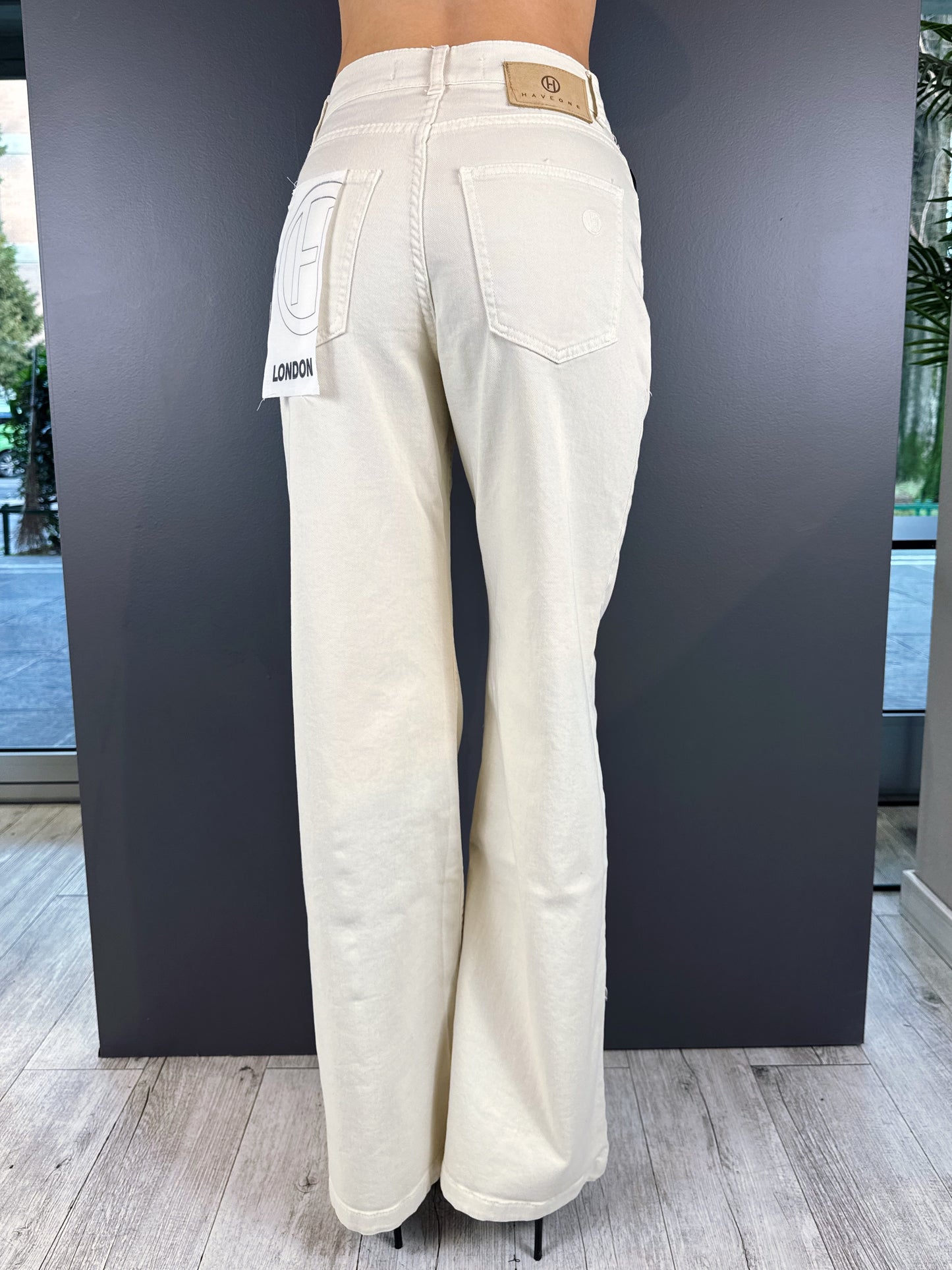 “JEANS MODELLO LONDON” have one