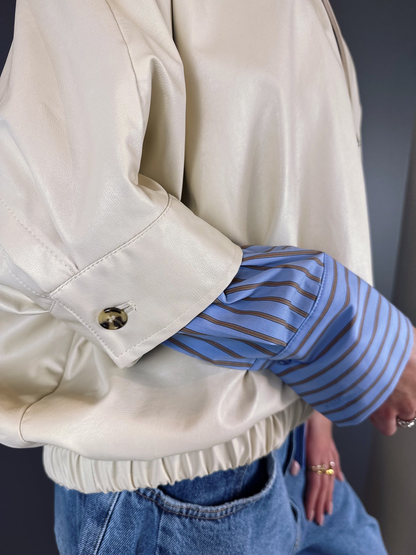 “BOMBER ECOPELLE” Kontatto