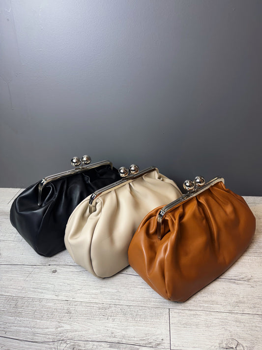 “CLUTCH IN PELLE”