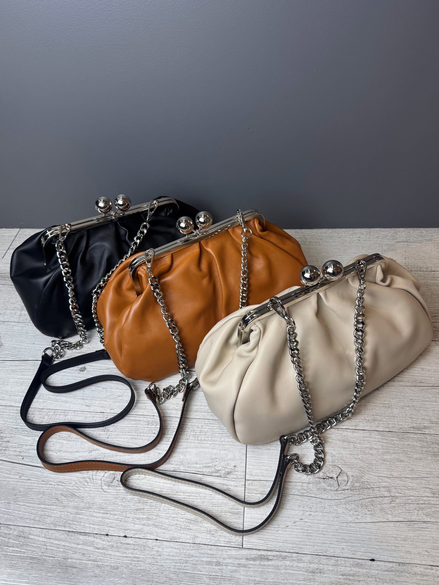 “CLUTCH IN PELLE”