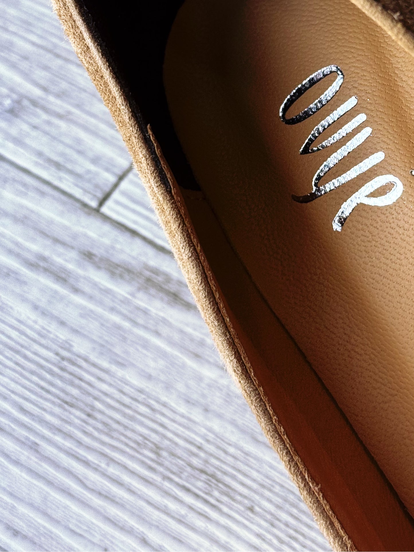 “DÉCOLLETÉ SCAMOSCIATA” Ovyé