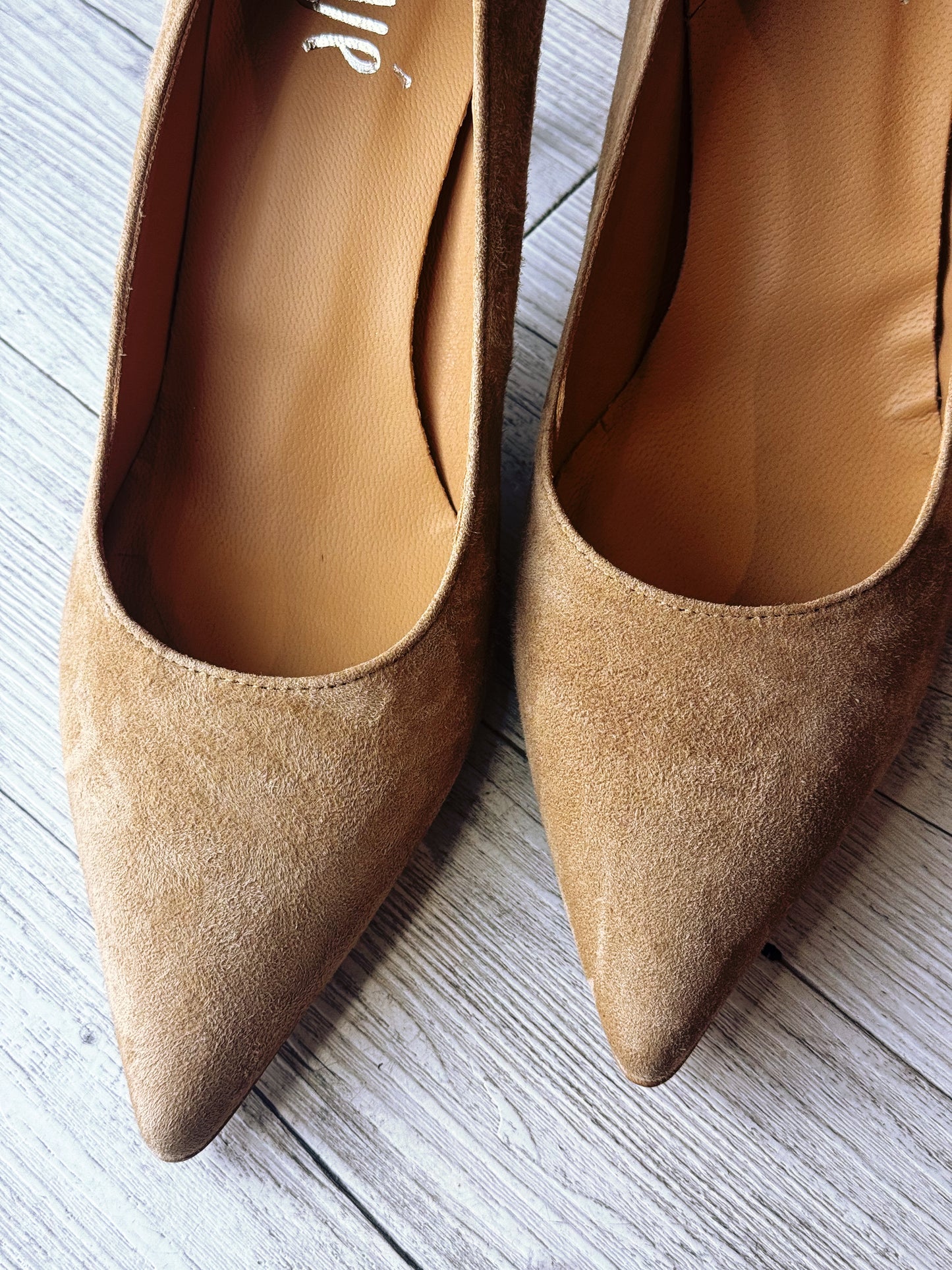 “DÉCOLLETÉ SCAMOSCIATA” Ovyé