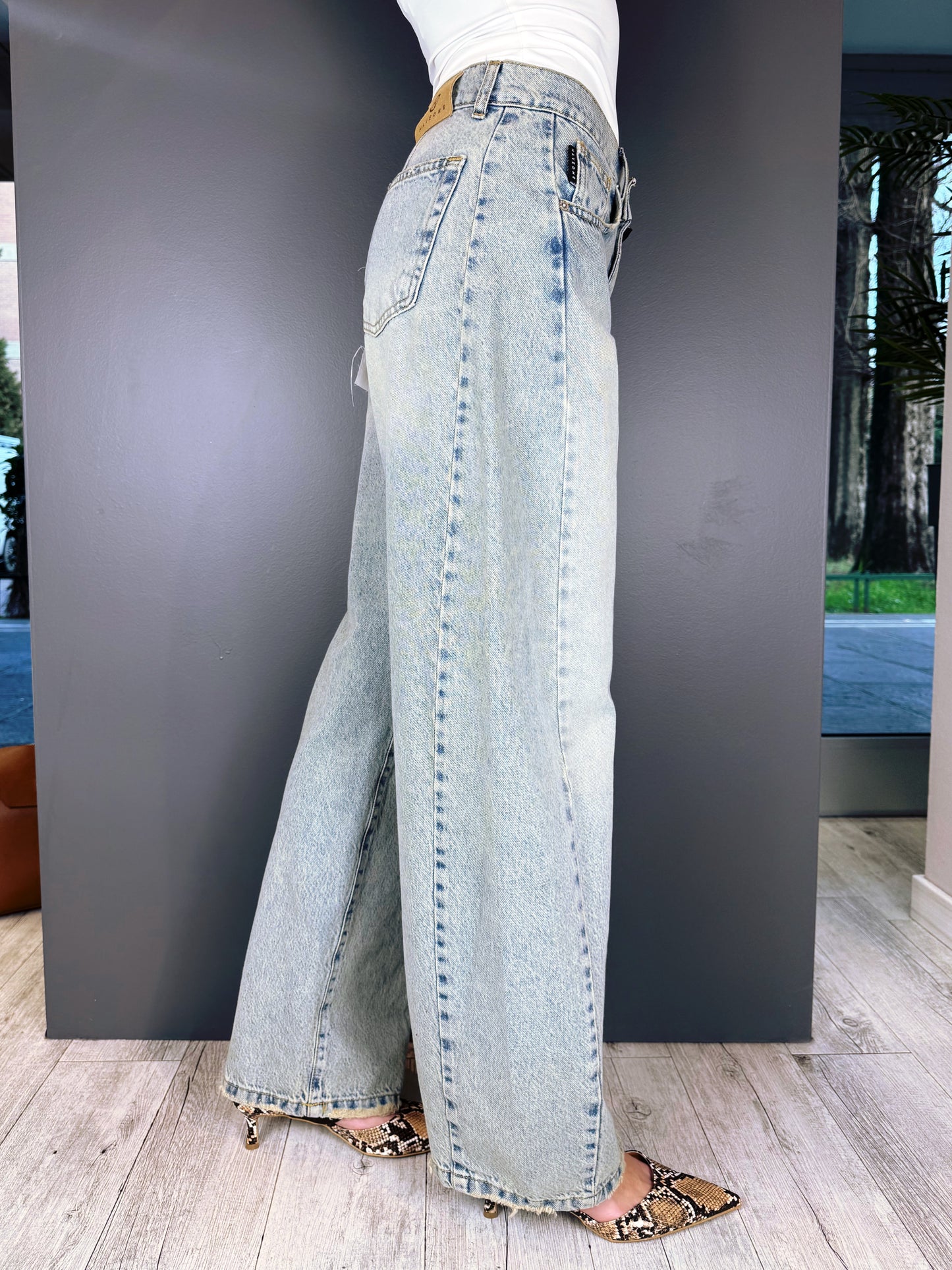 “JEANS MODELLO LUCY” Have one